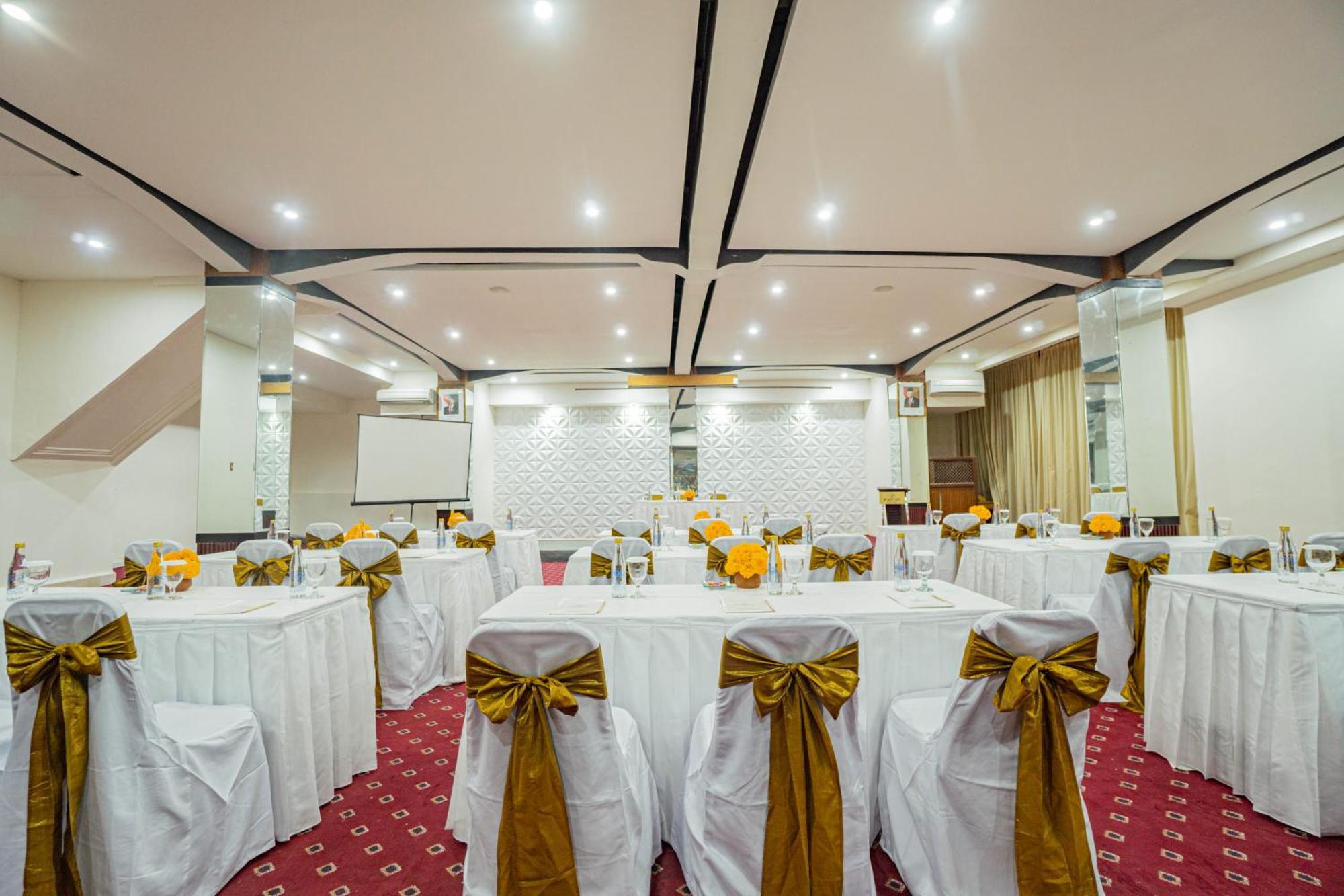 Wina Holiday Villa Кута Екстериор снимка